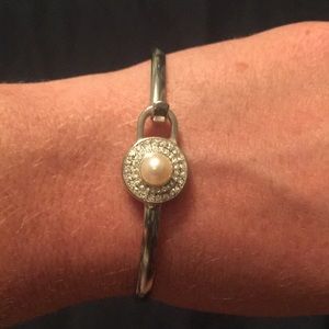 Vantel Pearls Jewelry - Vantel pearls bangle Vantel Pearls Jewelry - Vantel pearls bangle